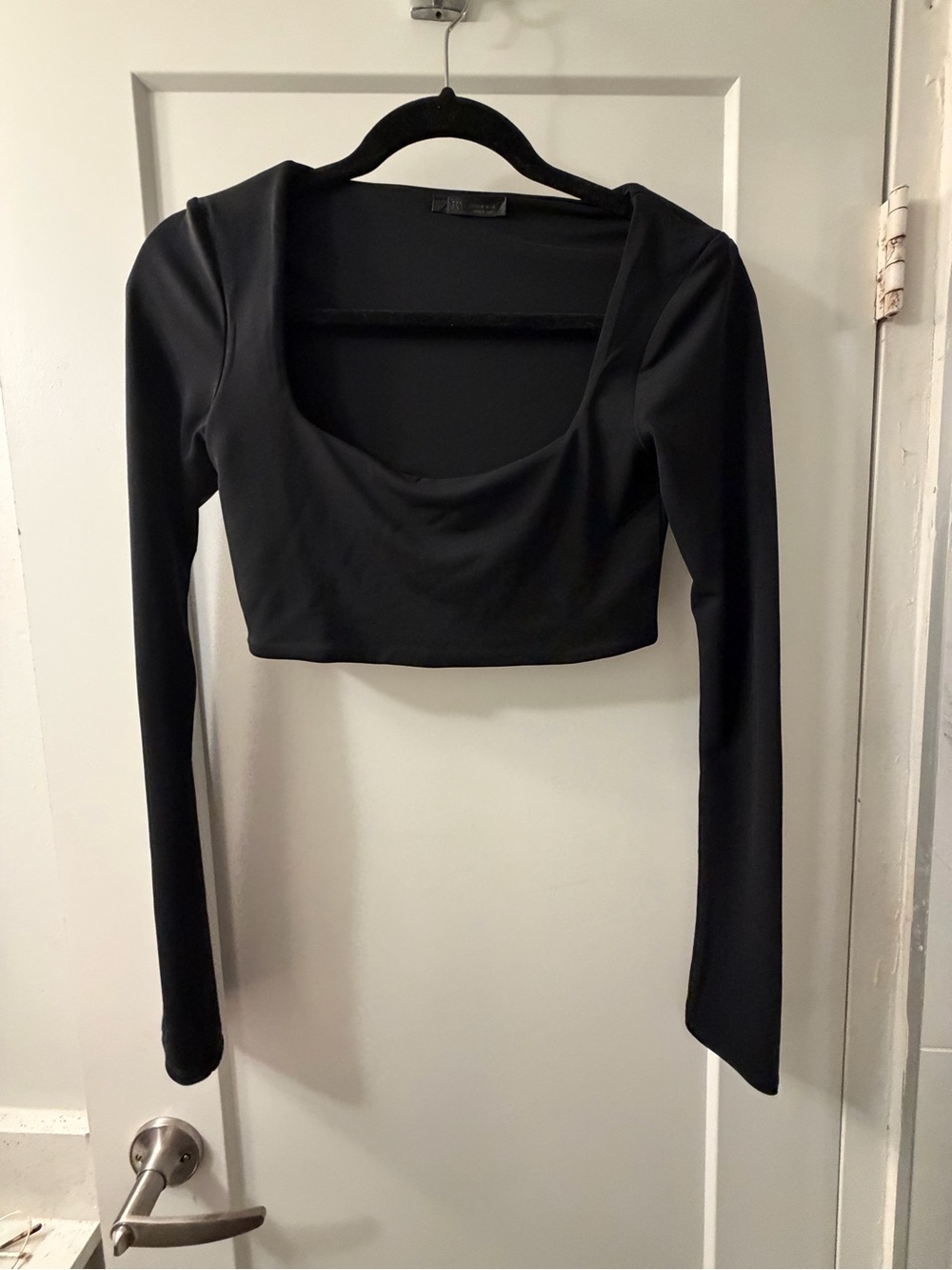 Zara Black Long-Sleeve Scoop Neck Crop Top - Picture 1 of 3